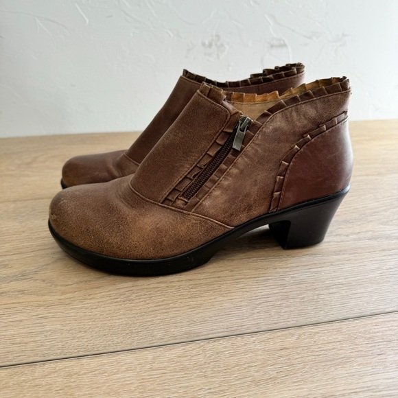 Alegria Hannah Saddle in Brown Ruffle Leather Ankle Bootie - Picture 3 of 5